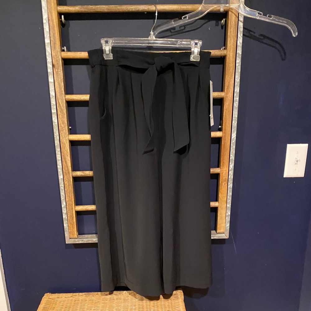 NWT lululemon Noir Crop